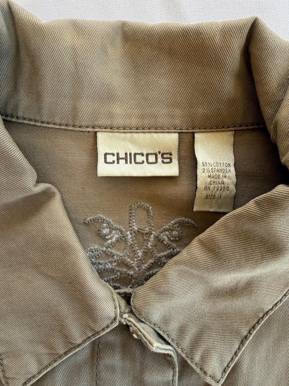 Chicos Size 1 Button Up Embellished Rhinestone Embroidered Khaki Green Jacket - Picture 8 of 12